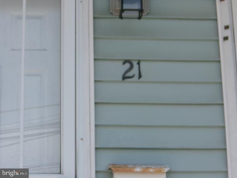 21 Rhodes Ave Property Photo 3