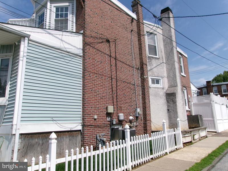 21 Rhodes Ave Property Photo 4