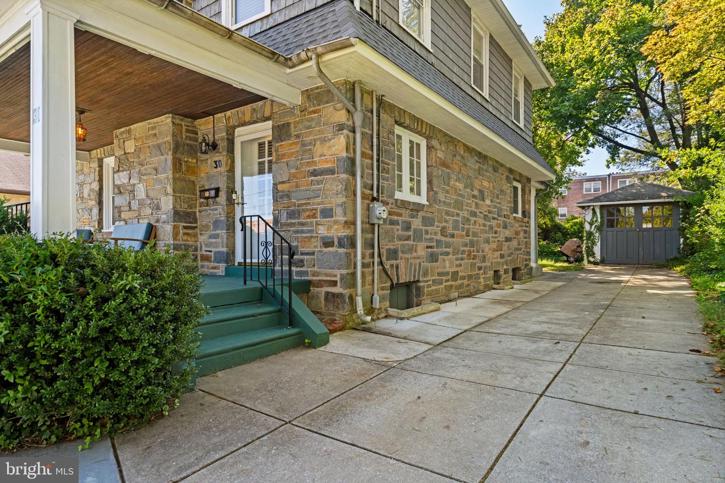 30 Morton Ave Property Photo 5