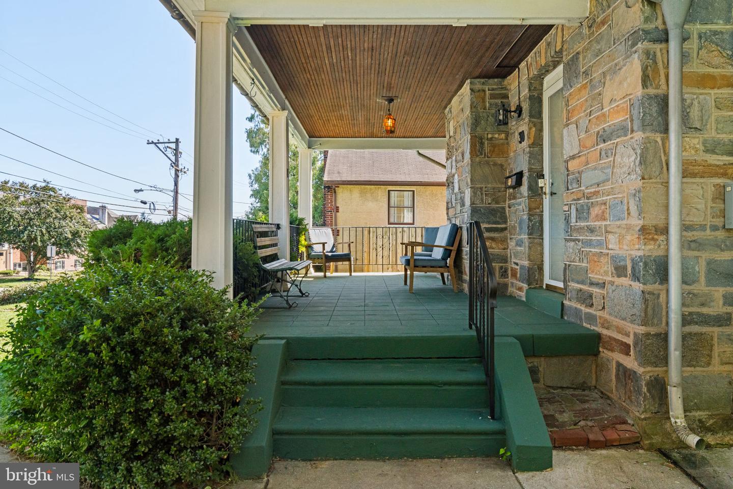 30 Morton Ave Property Photo 8