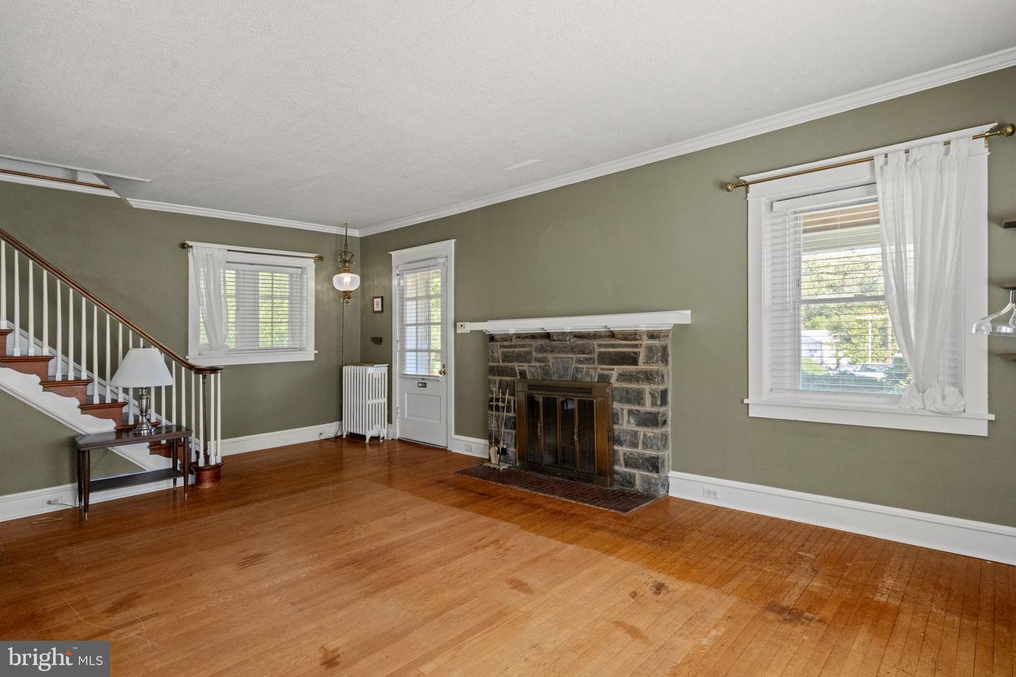 30 Morton Ave Property Photo 13