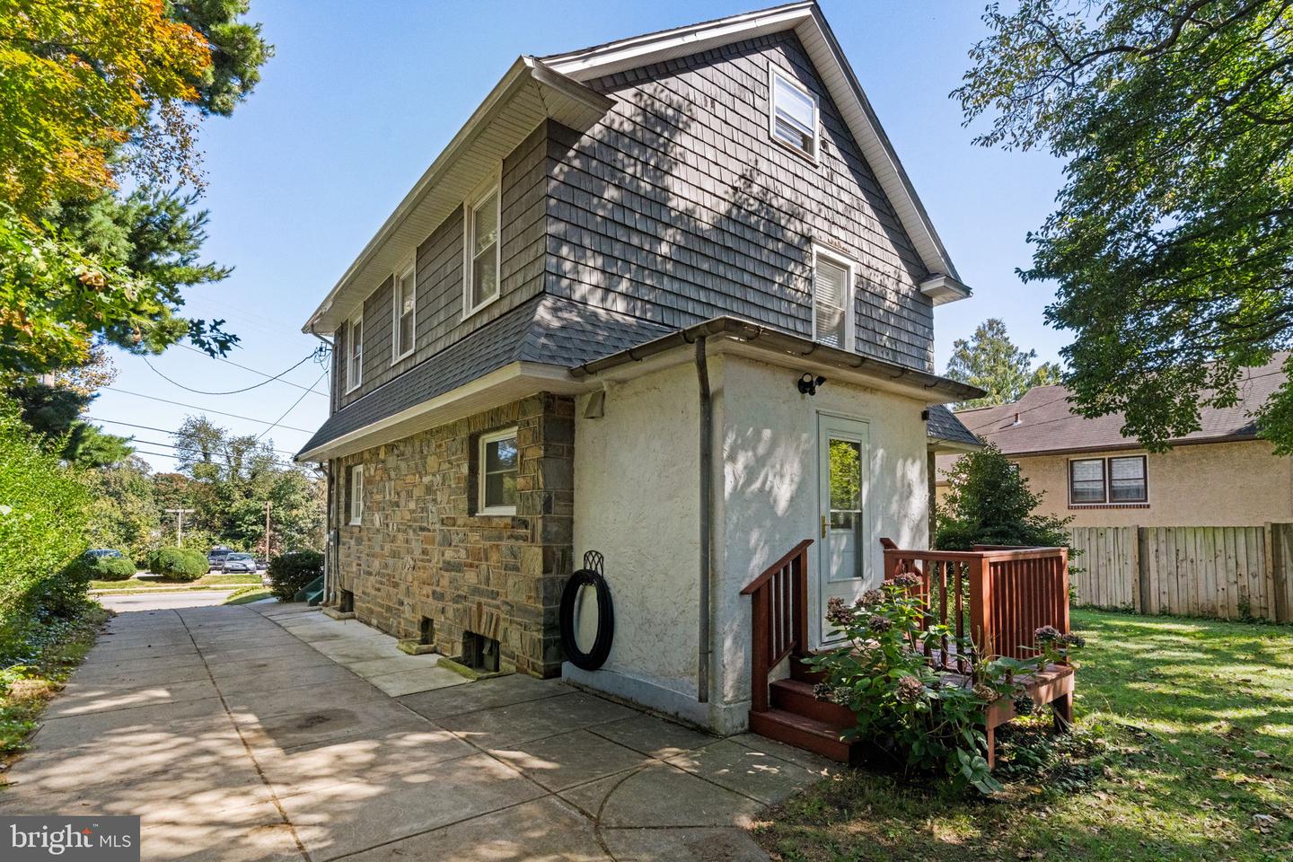 30 Morton Ave Property Photo 59