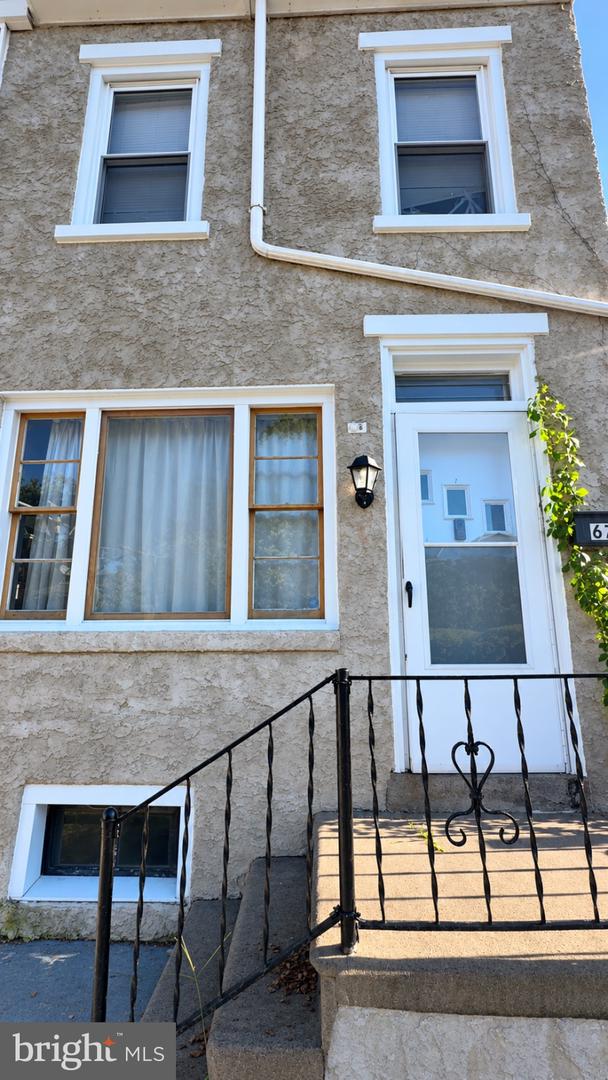 619 W 5TH ST Property Photo 1