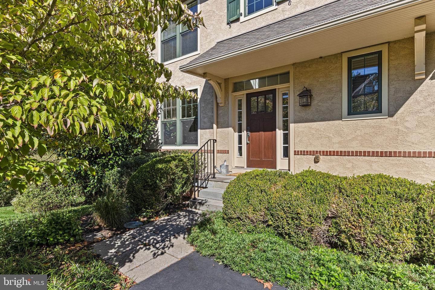 201 SAUL LN