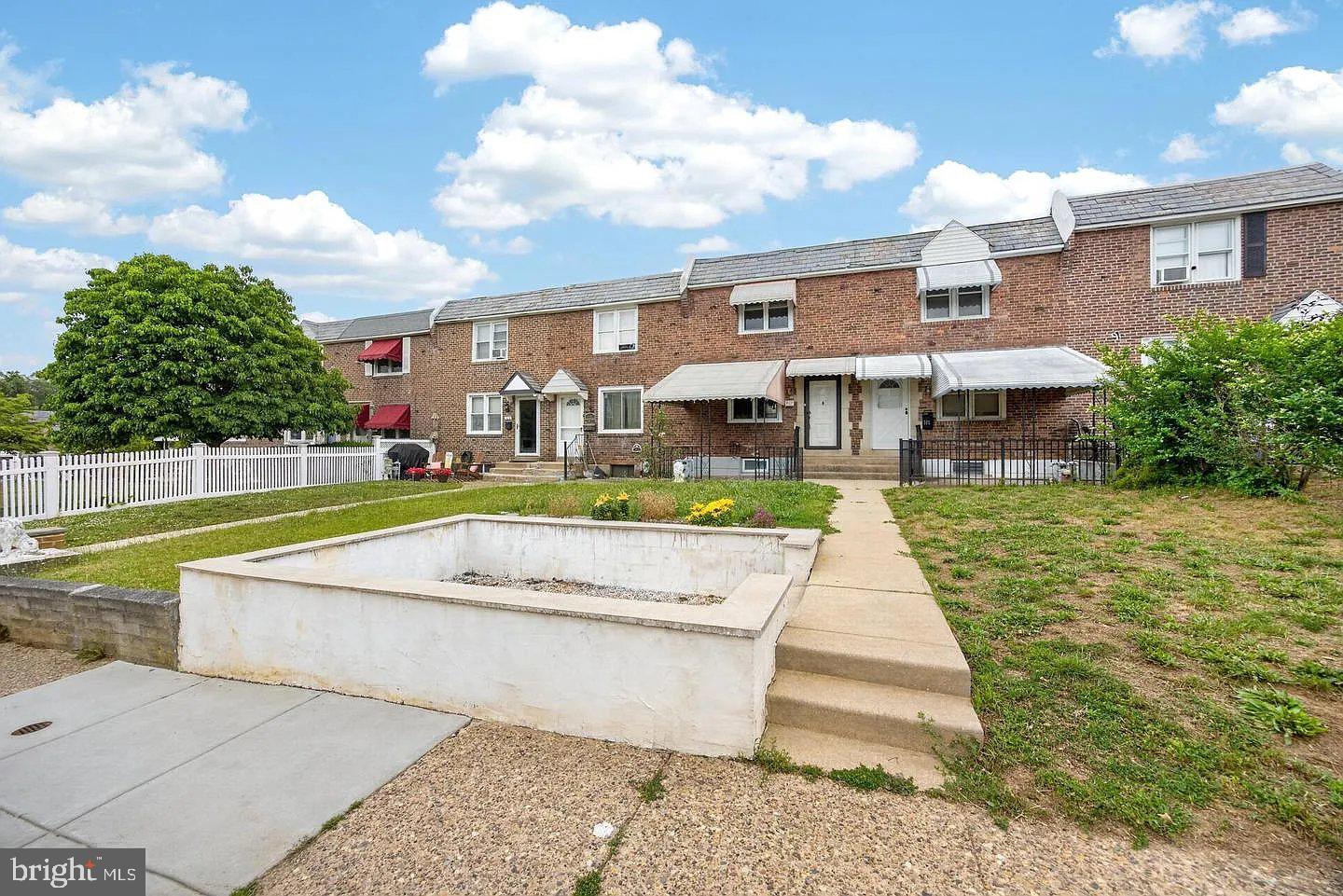 235 W WYNCLIFFE AVE Property Photo 1