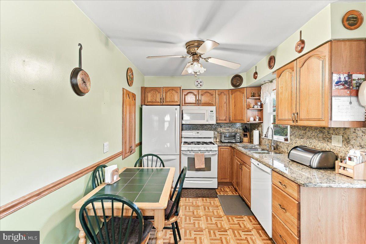 100 W Thompson Ave Property Photo 8