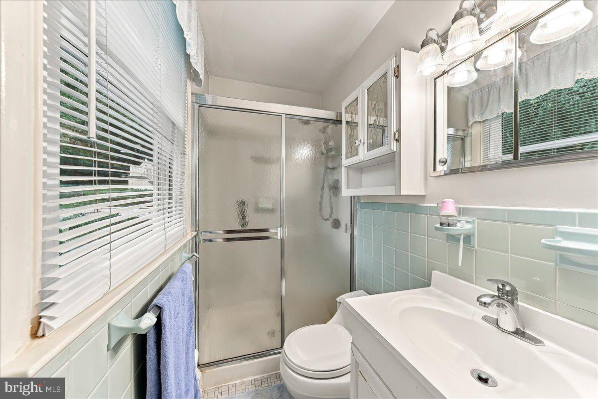 100 W Thompson Ave Property Photo 14