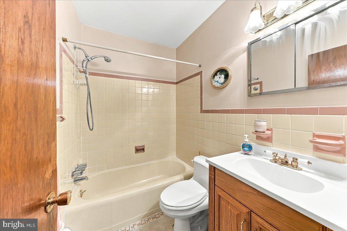 100 W Thompson Ave Property Photo 15
