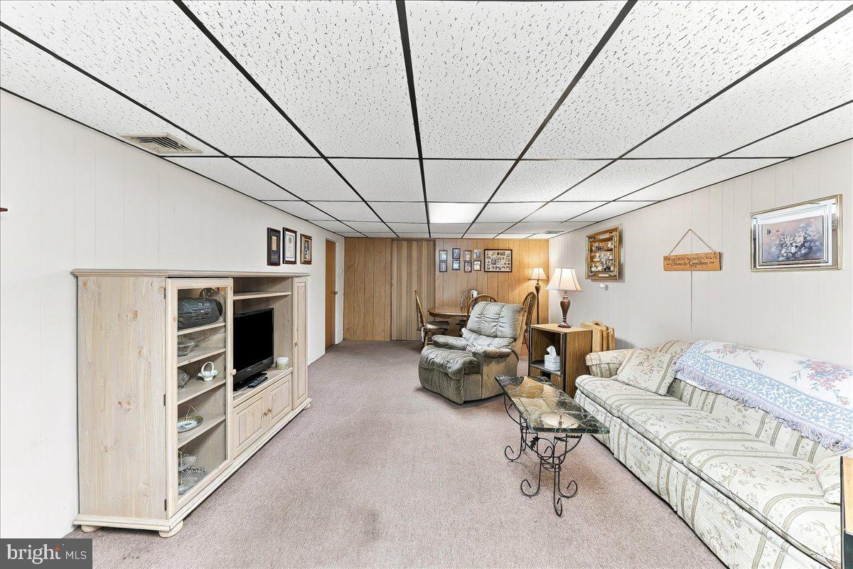 100 W Thompson Ave Property Photo 18