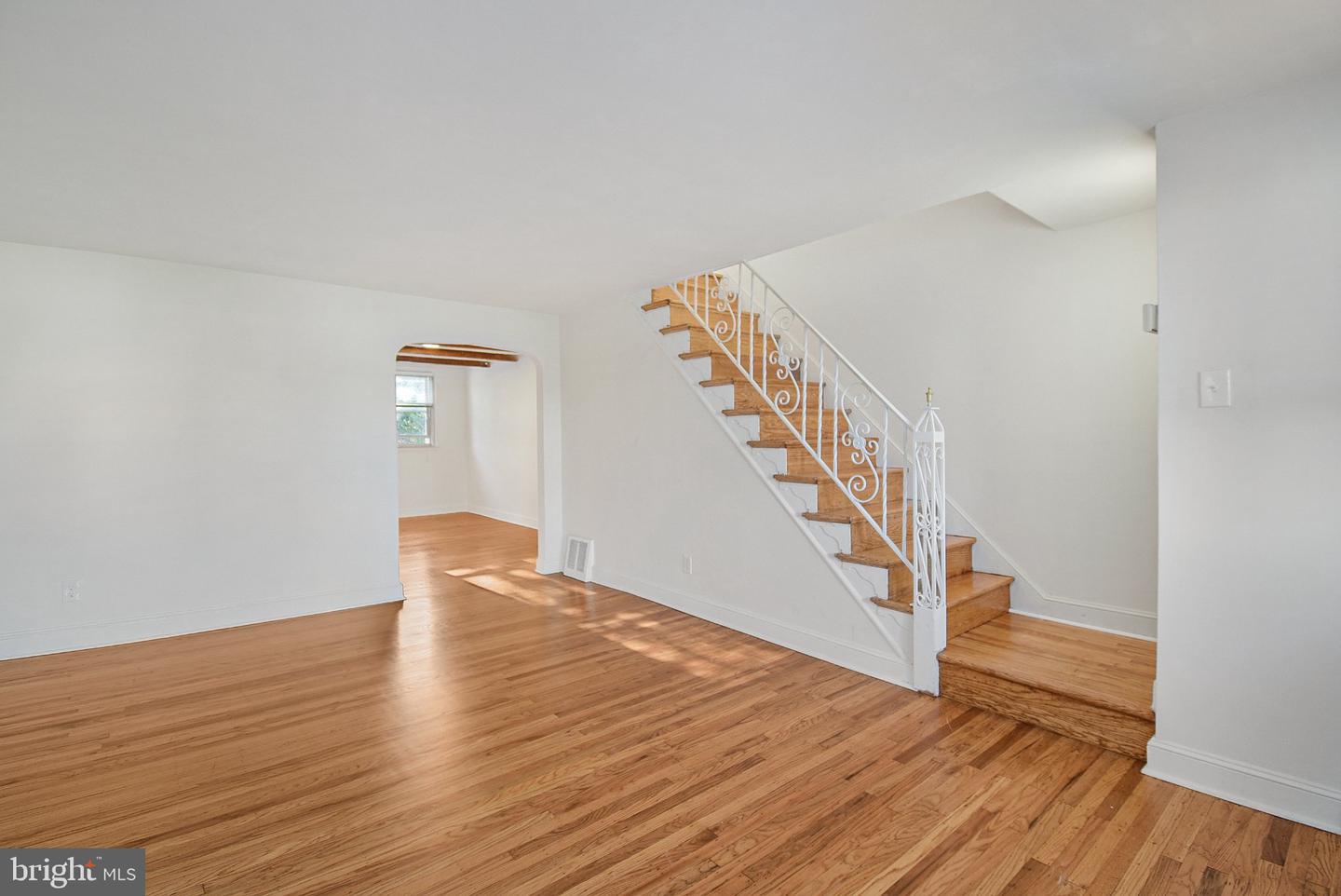 913 Maple Ave Property Photo 2