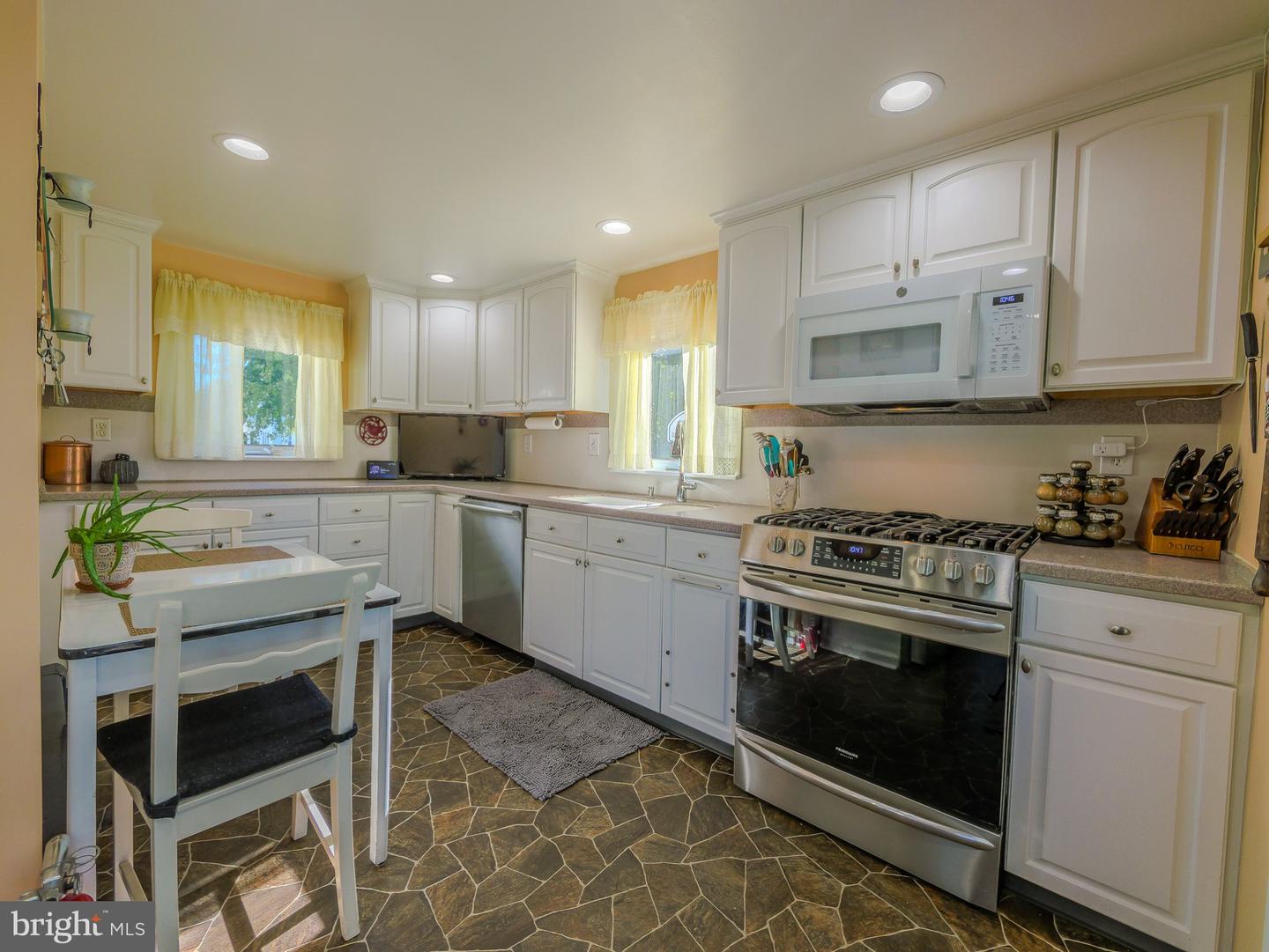 128 Isabel Ave Property Photo 36