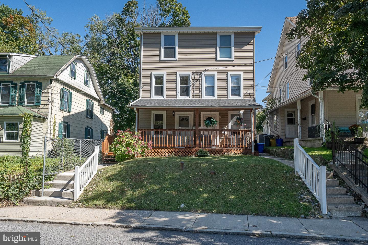 947 GLENBROOK AVE Property Photo 1