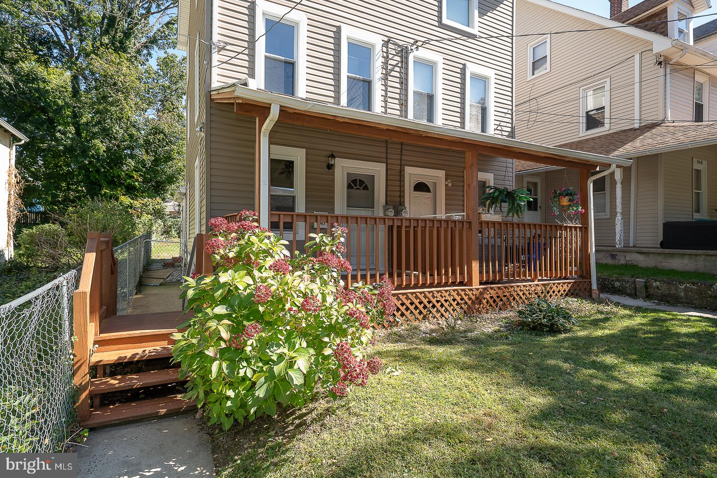 947 Glenbrook Ave Property Photo 2