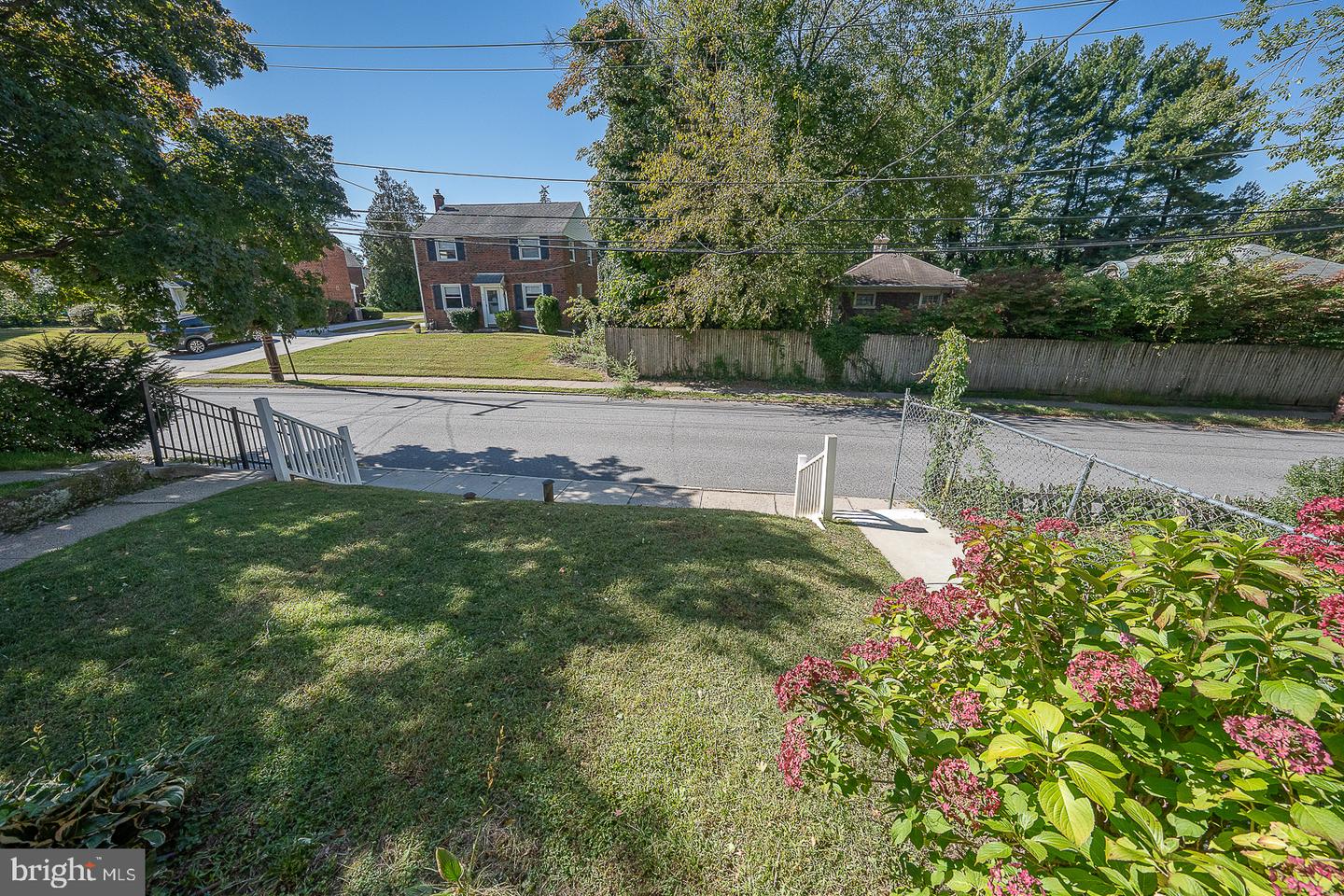 947 Glenbrook Ave Property Photo 3