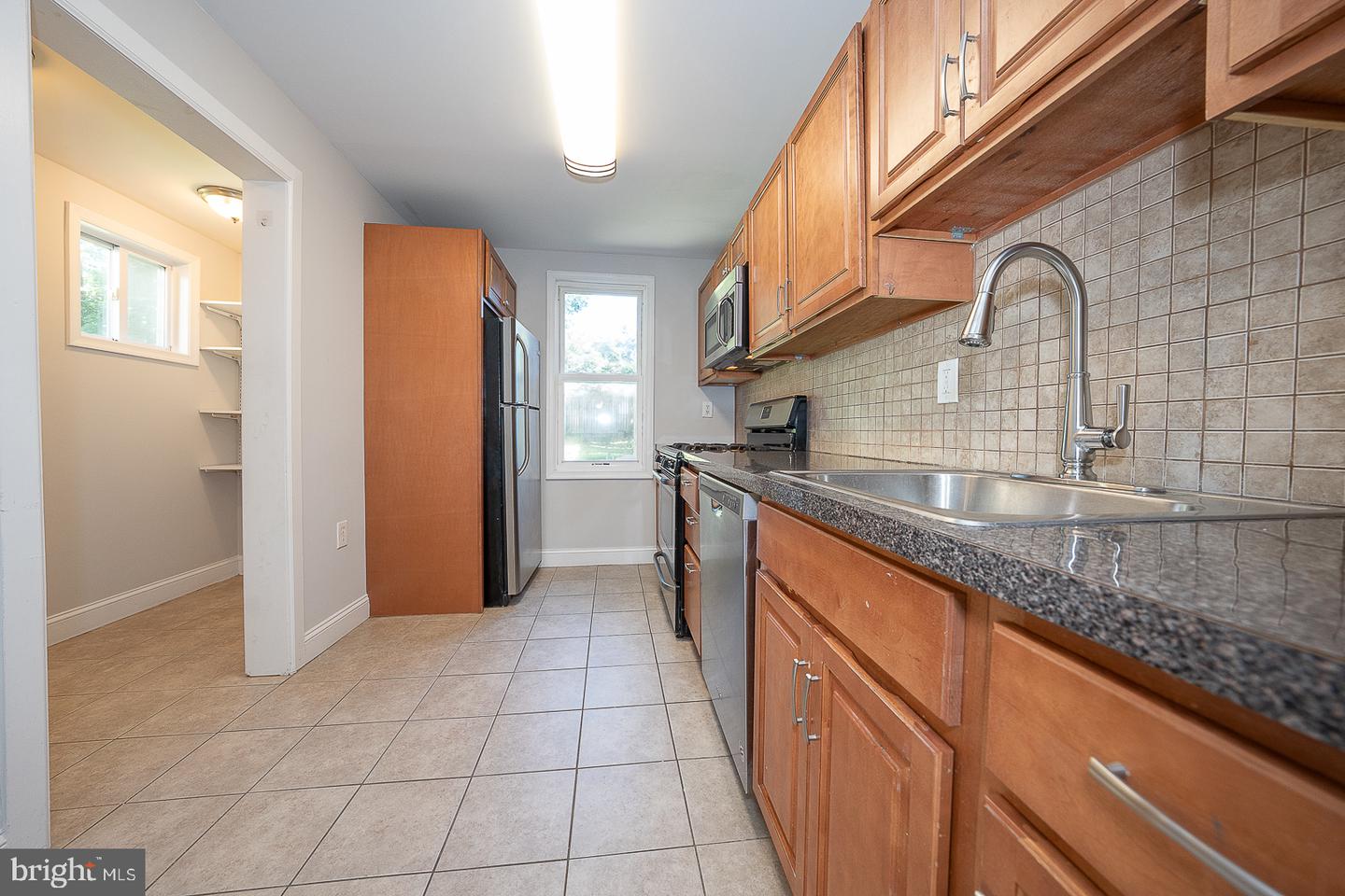 947 Glenbrook Ave Property Photo 11