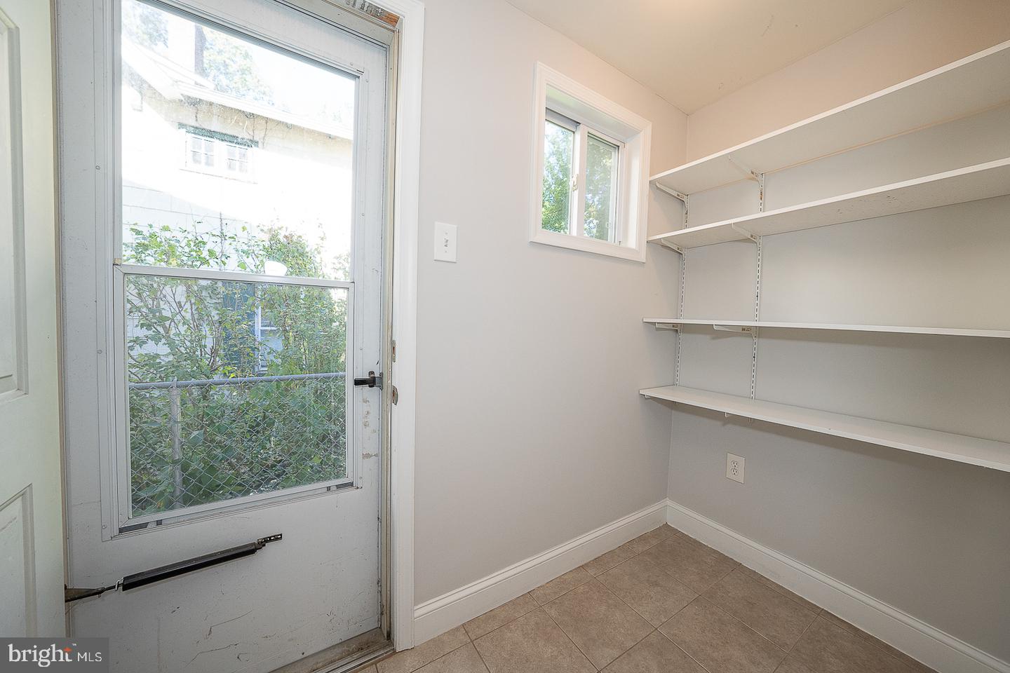 947 Glenbrook Ave Property Photo 13