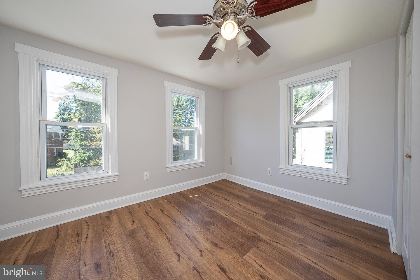 947 Glenbrook Ave Property Photo 14