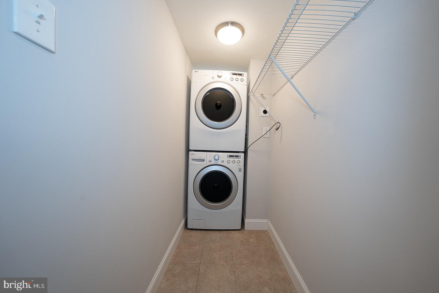 947 Glenbrook Ave Property Photo 16