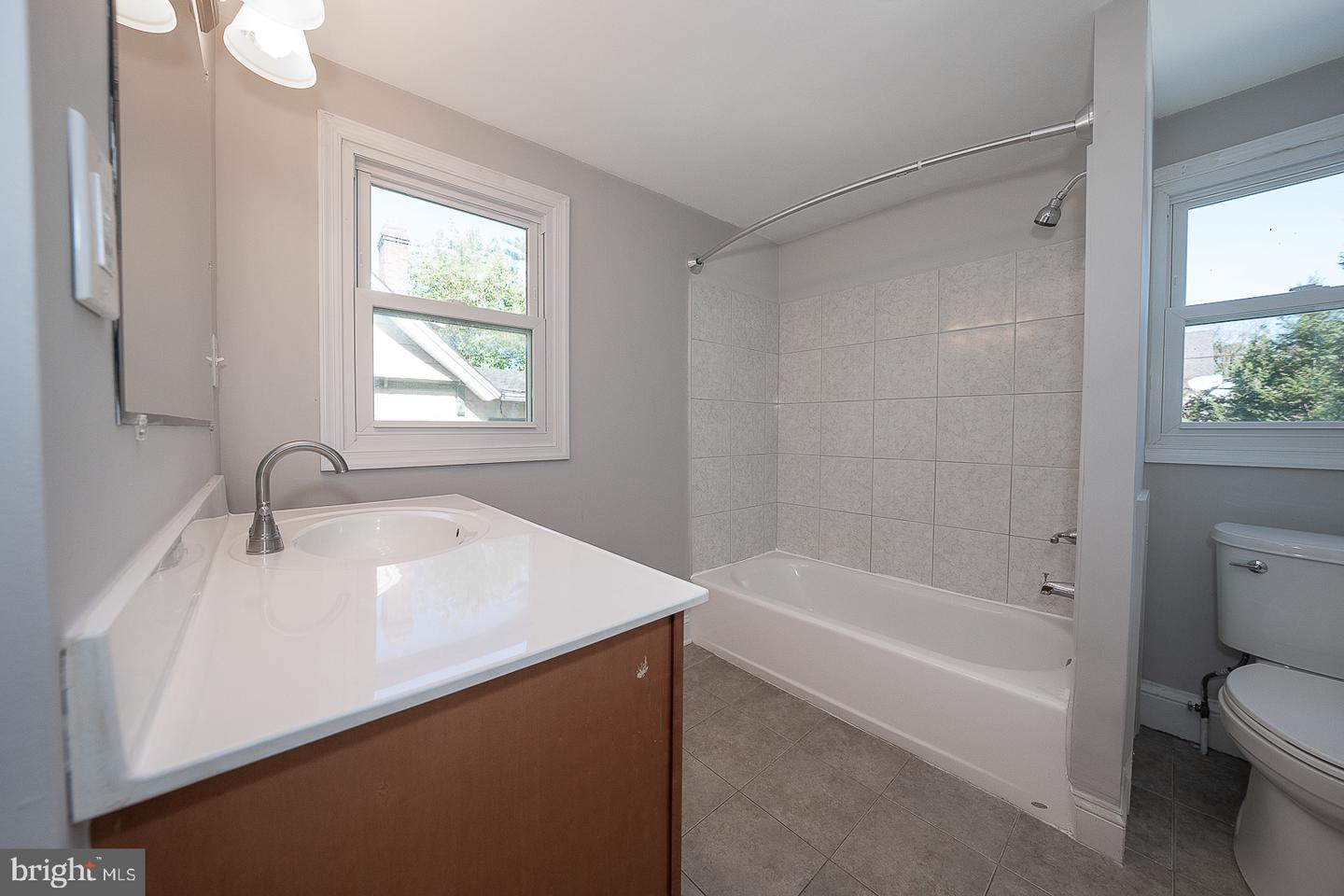 947 Glenbrook Ave Property Photo 17