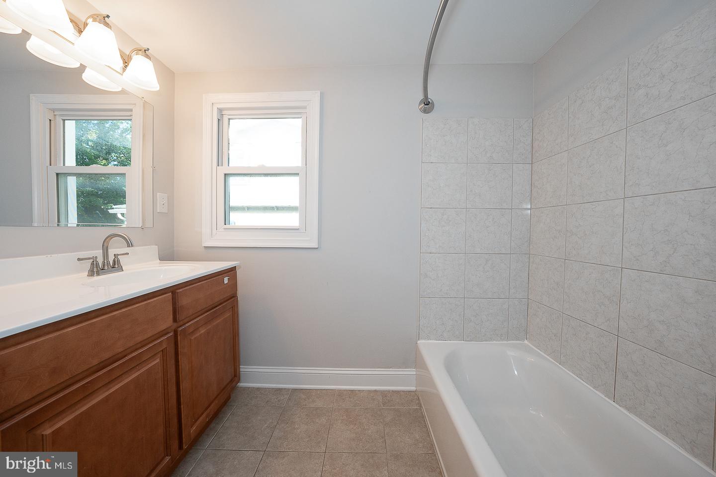 947 Glenbrook Ave Property Photo 18