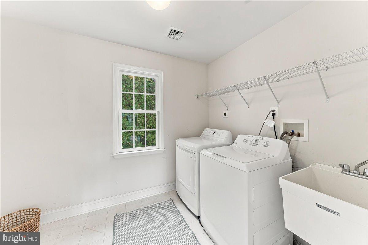 115 Ceton Ct Property Photo 32
