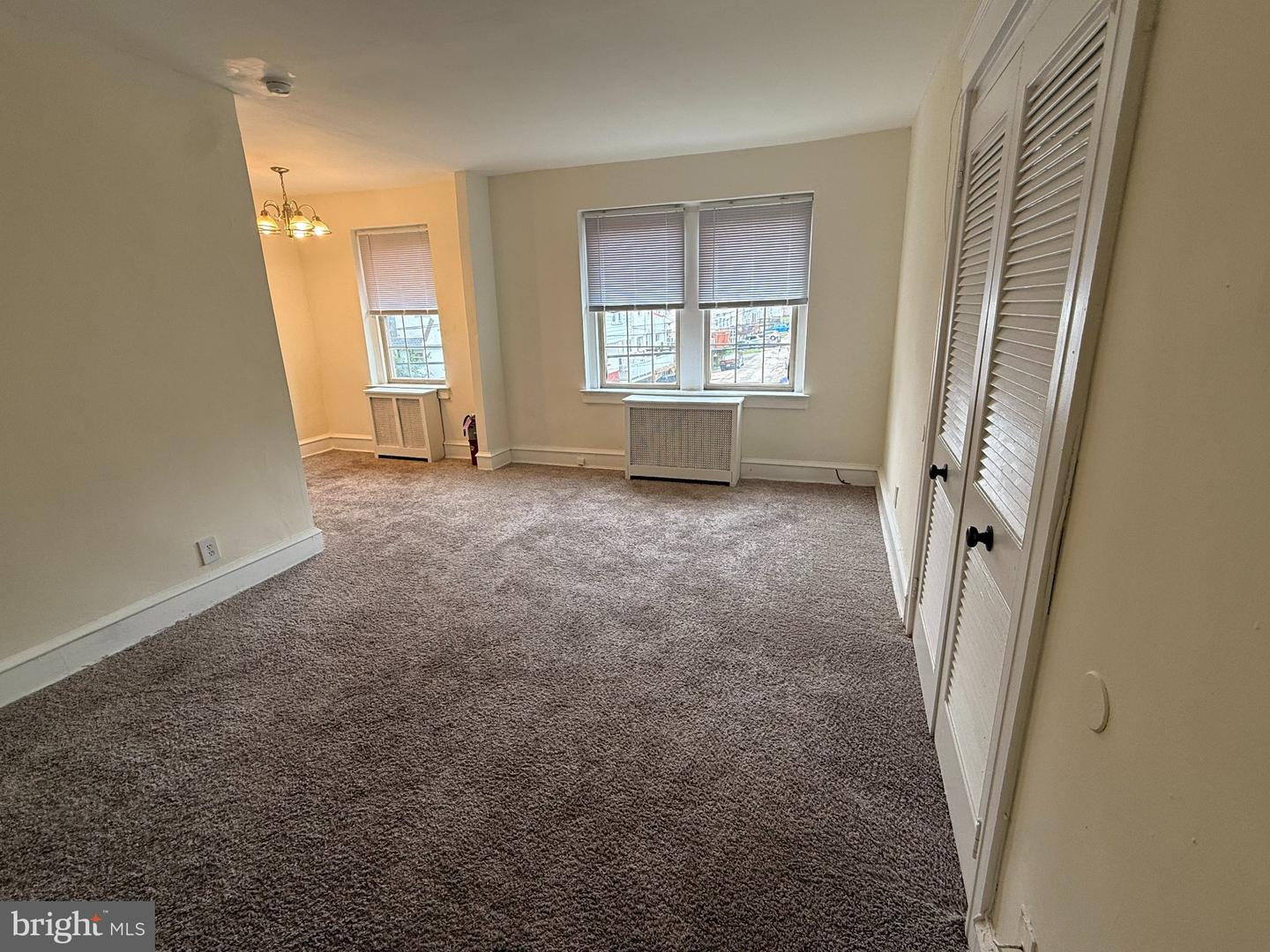 260 N WYCOMBE AVE #200 Property Photo 1