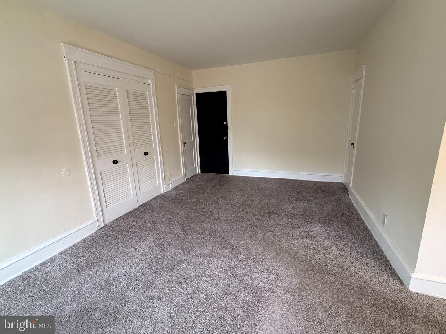 260 N Wycombe Ave #200 Property Photo 2
