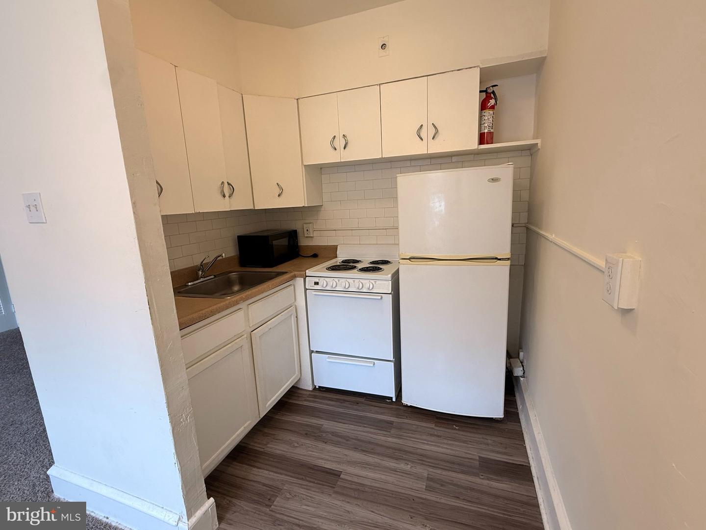 260 N Wycombe Ave #200 Property Photo 5