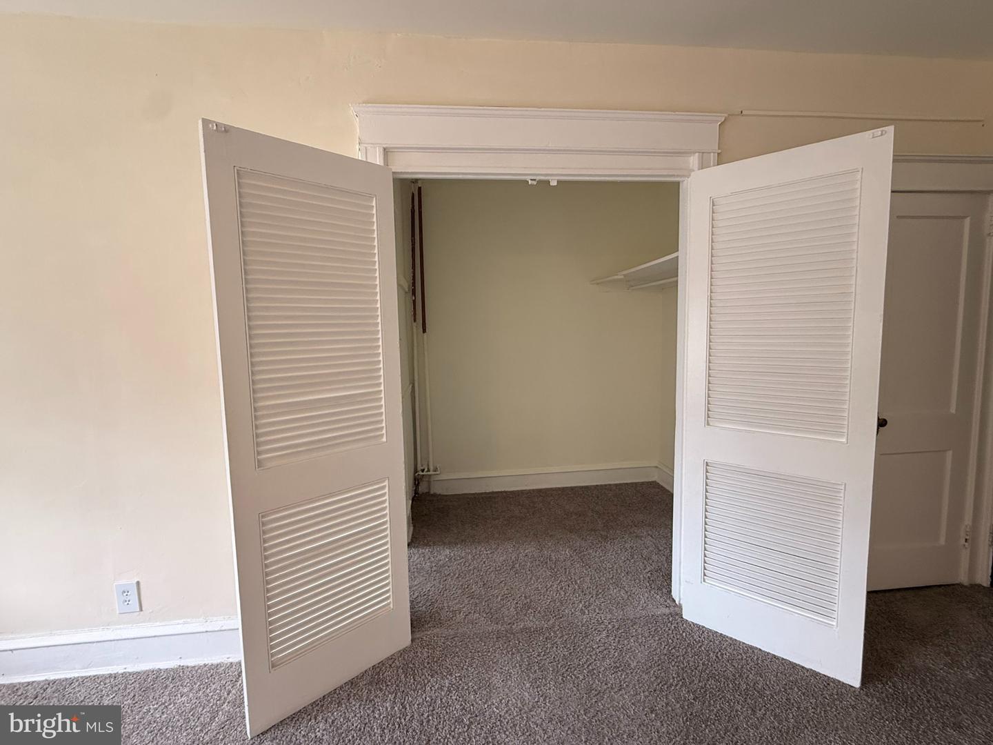 260 N Wycombe Ave #200 Property Photo 6