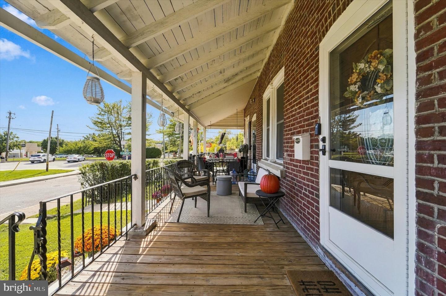 12 W Park Rd Property Photo 2