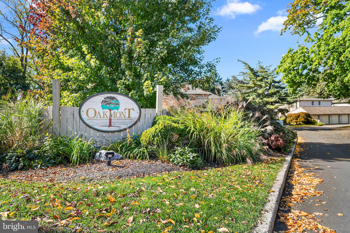17 OAKMONT PL Property Photo 1