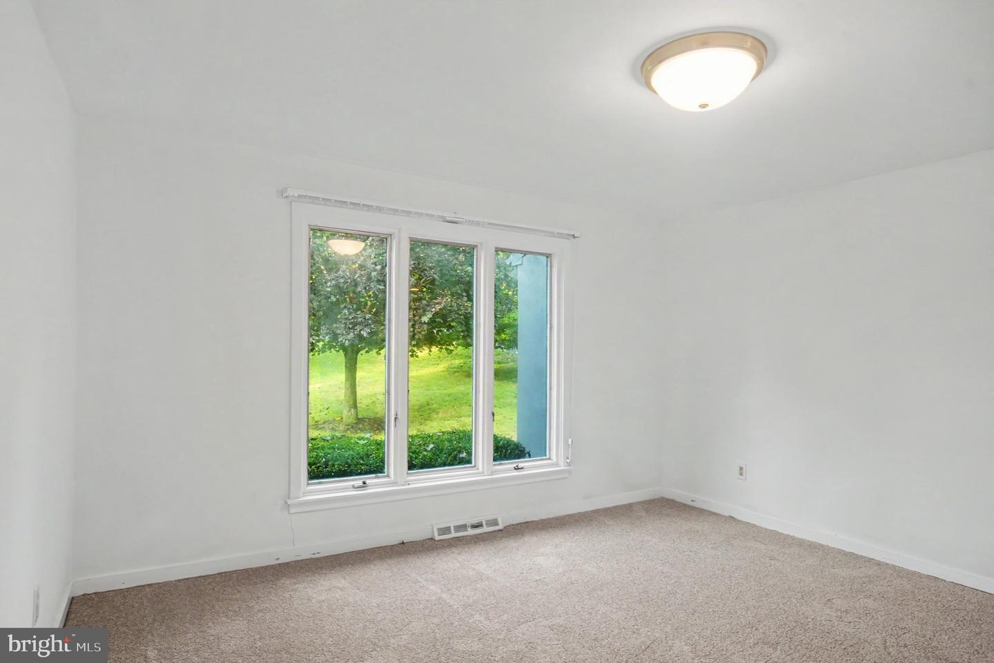 3 Harvey Ln Property Photo 10