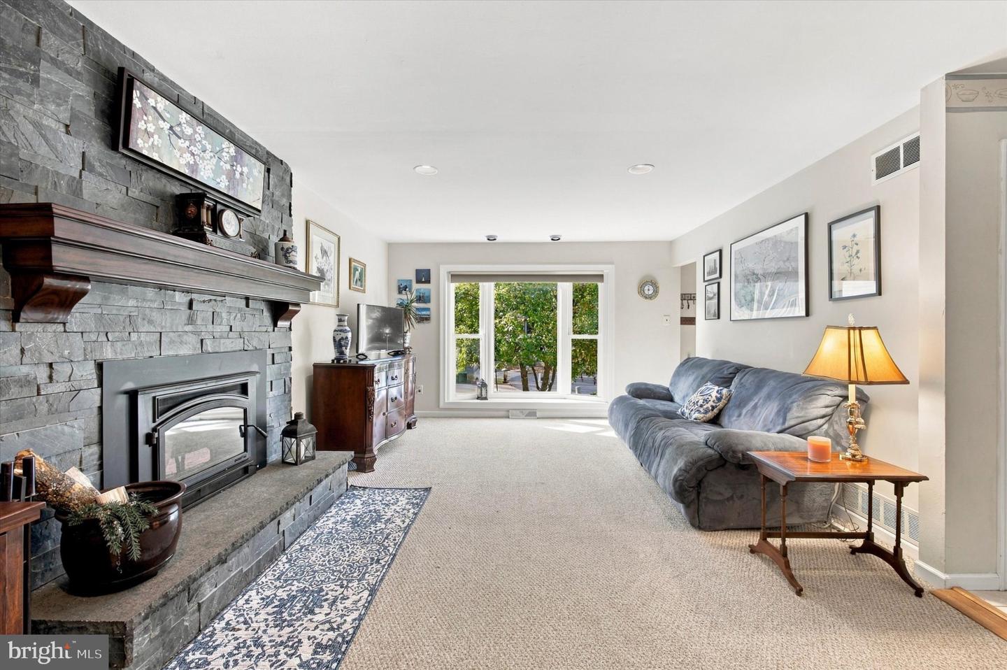 6 Harrow Cir Property Photo 3