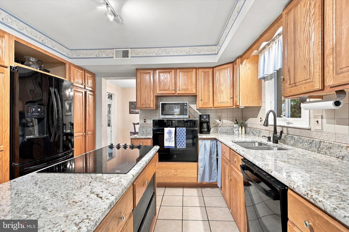 6 Harrow Cir Property Photo 4