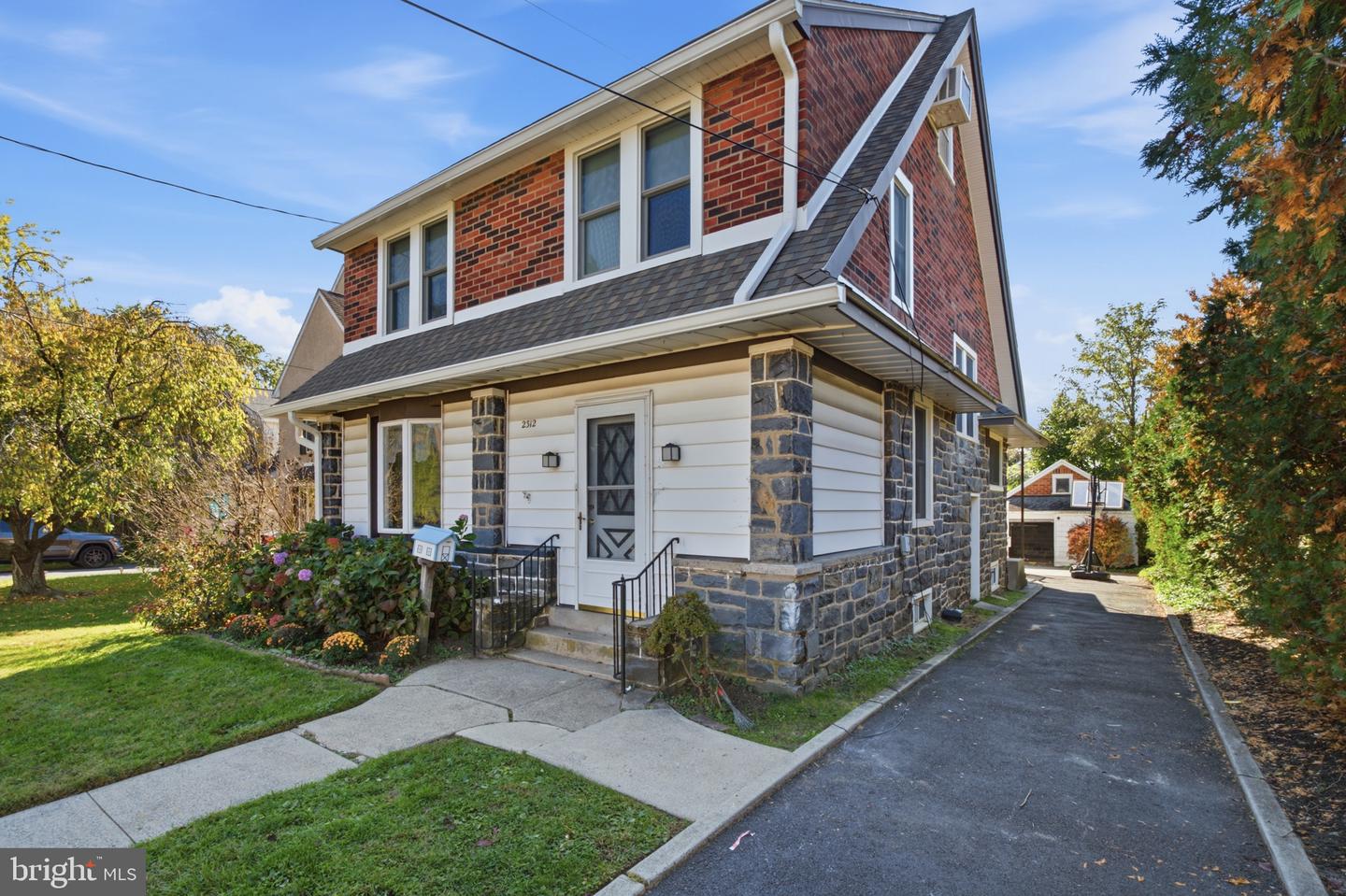 2312 Oakmont Ave Property Photo 1