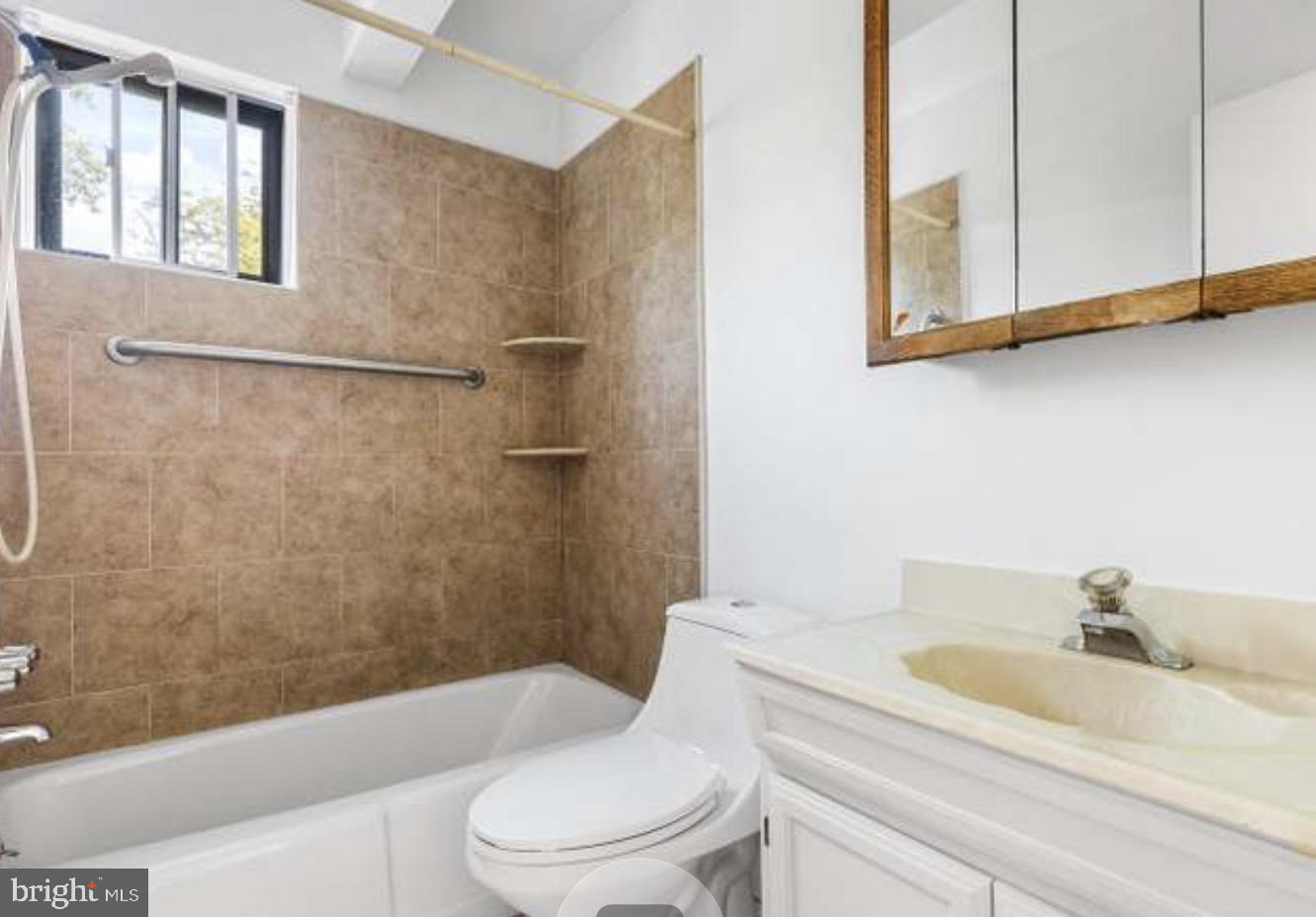 100 E Glenolden Ave E #r-19 Property Photo 8