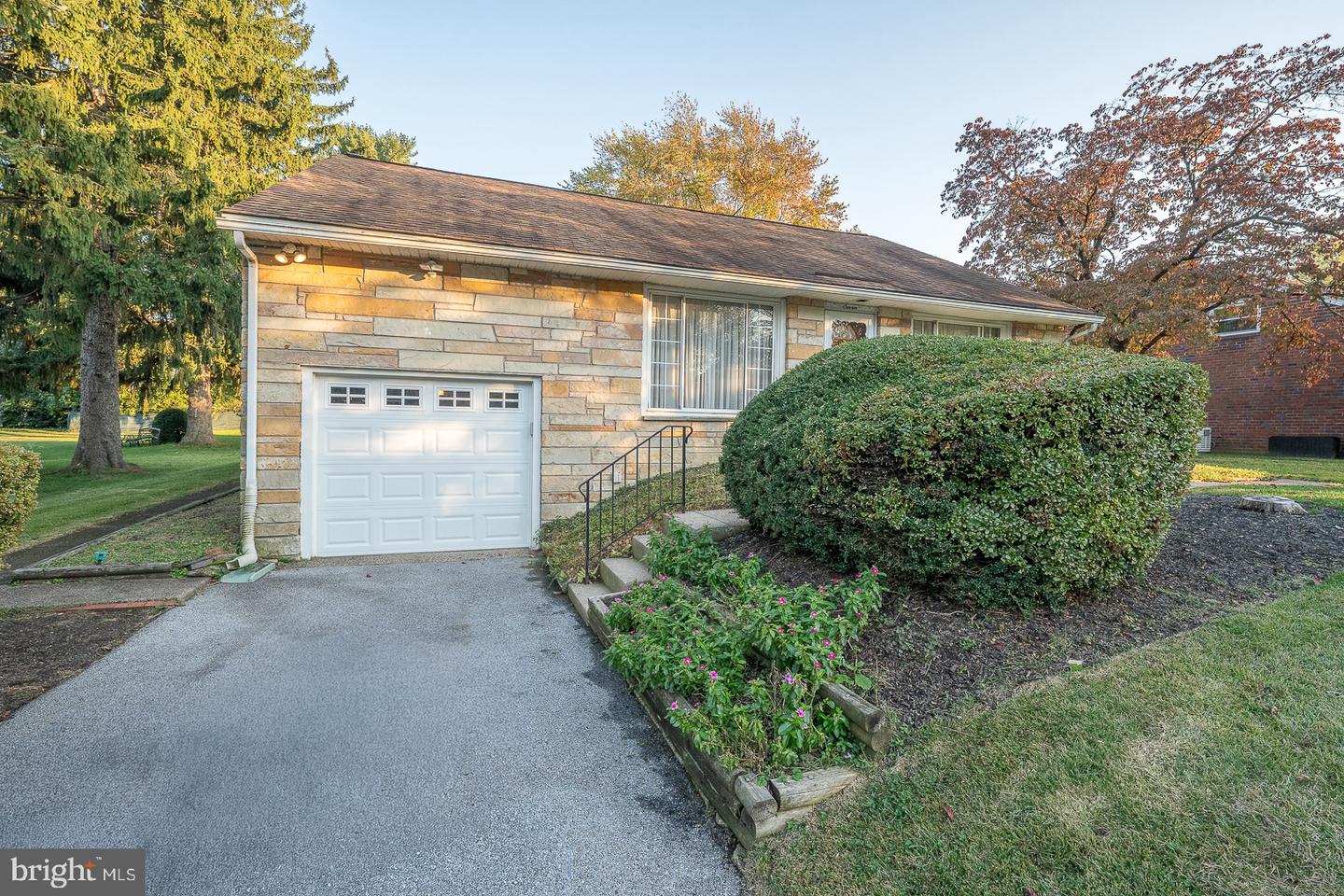 7 Lincoln Ln Property Photo 1