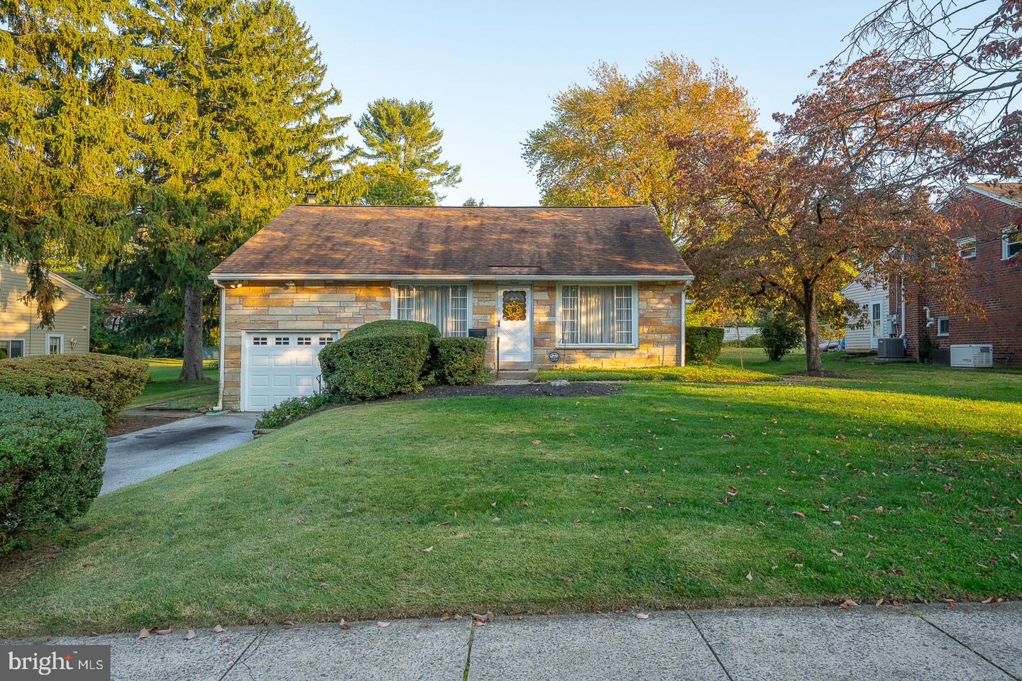 7 Lincoln Ln Property Photo 2