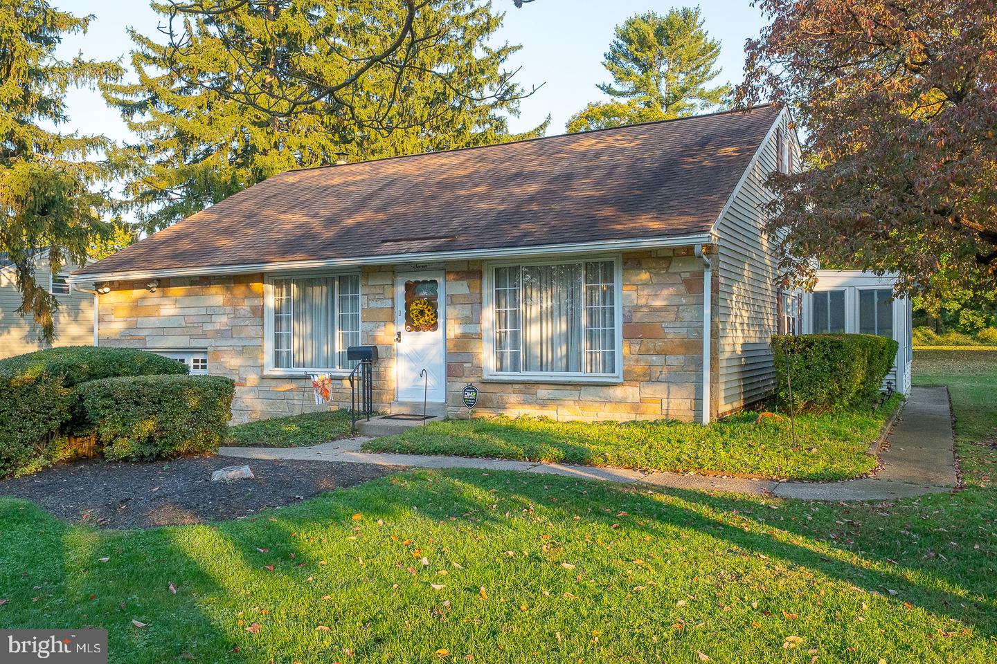 7 Lincoln Ln Property Photo 3