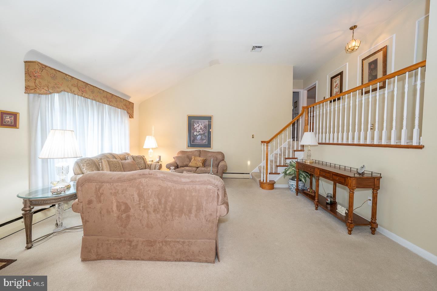7 Lincoln Ln Property Photo 6
