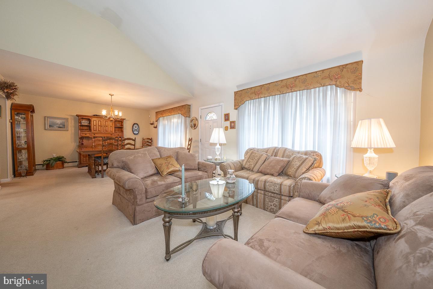 7 Lincoln Ln Property Photo 8