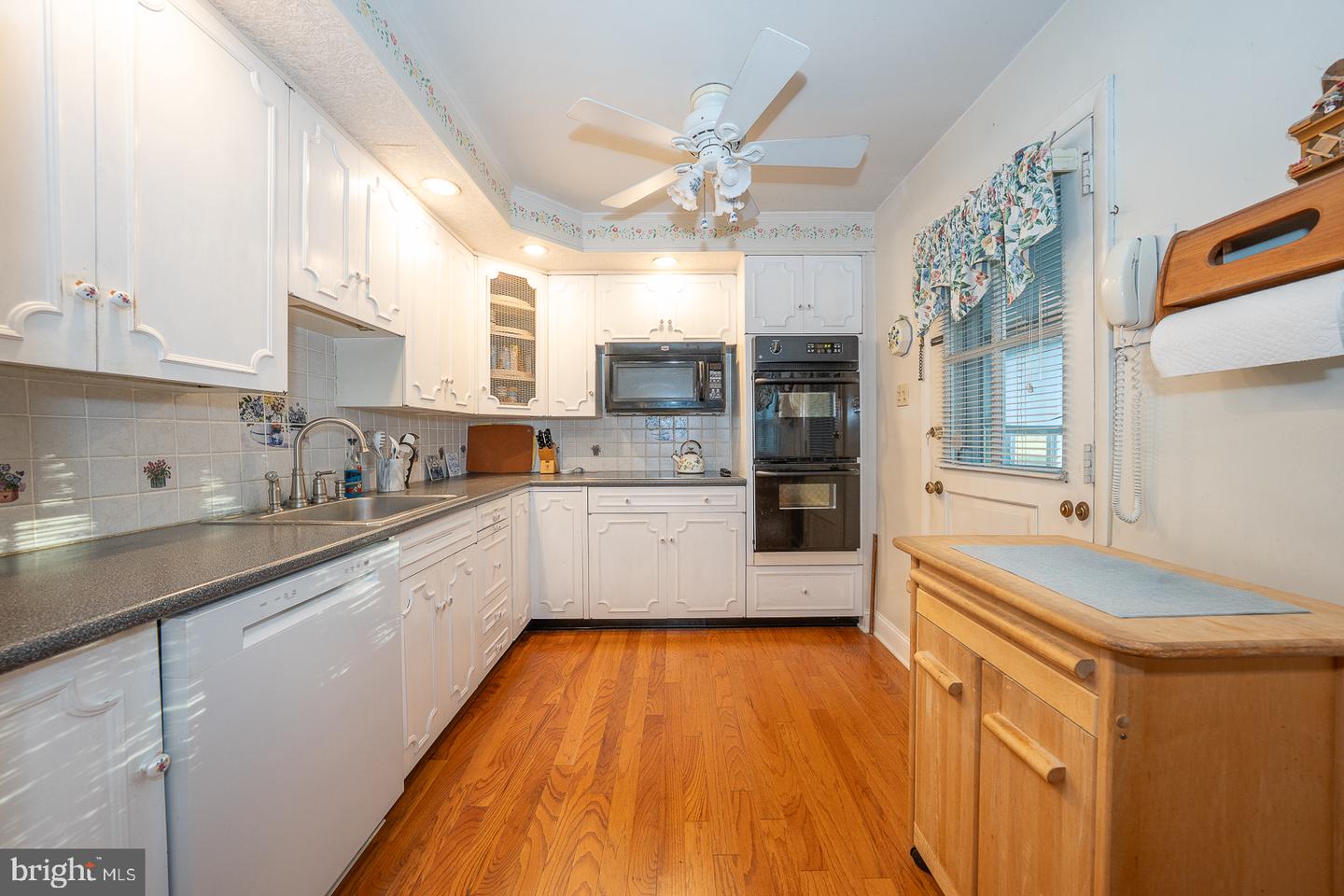 7 Lincoln Ln Property Photo 10
