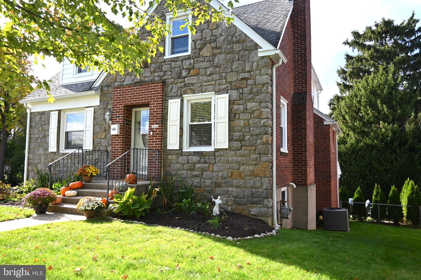 1012 Edgewood Dr Property Photo 1