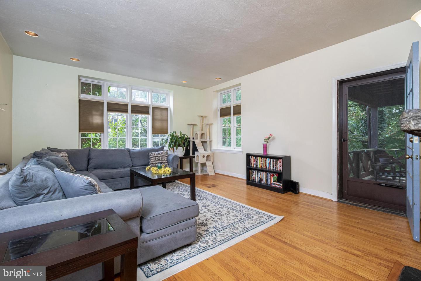612 Beverly Blvd Property Photo 5