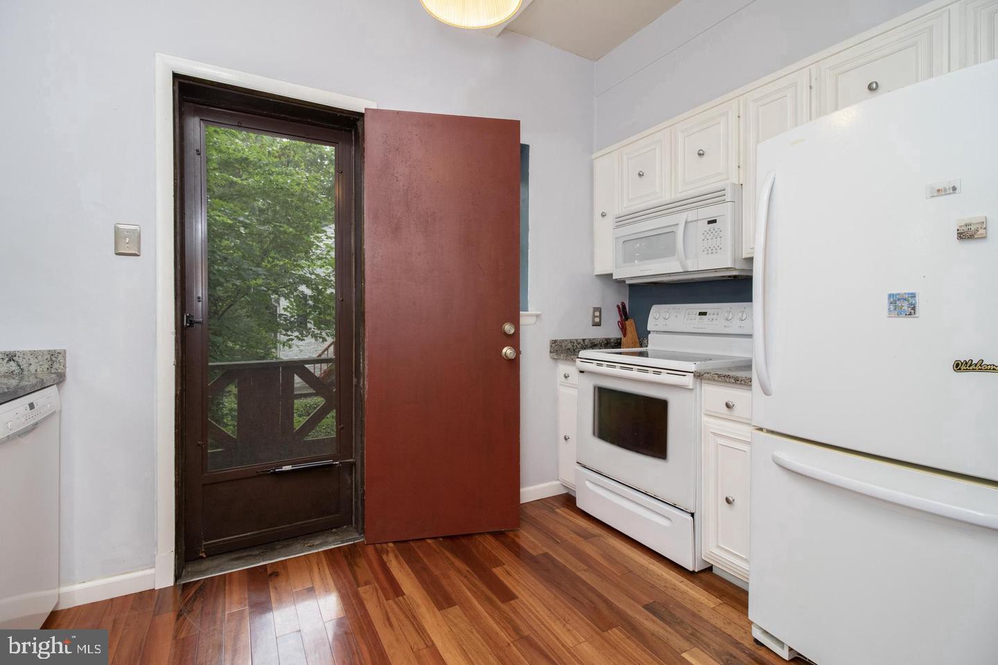 612 Beverly Blvd Property Photo 14