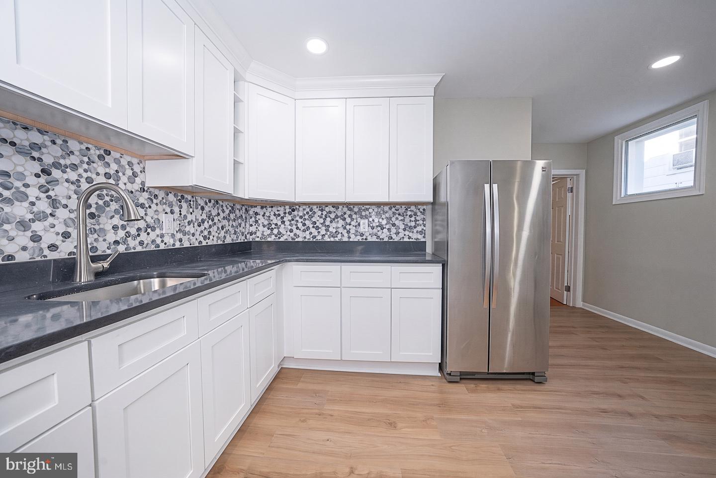 33 N Millbourne Ave Property Photo 1