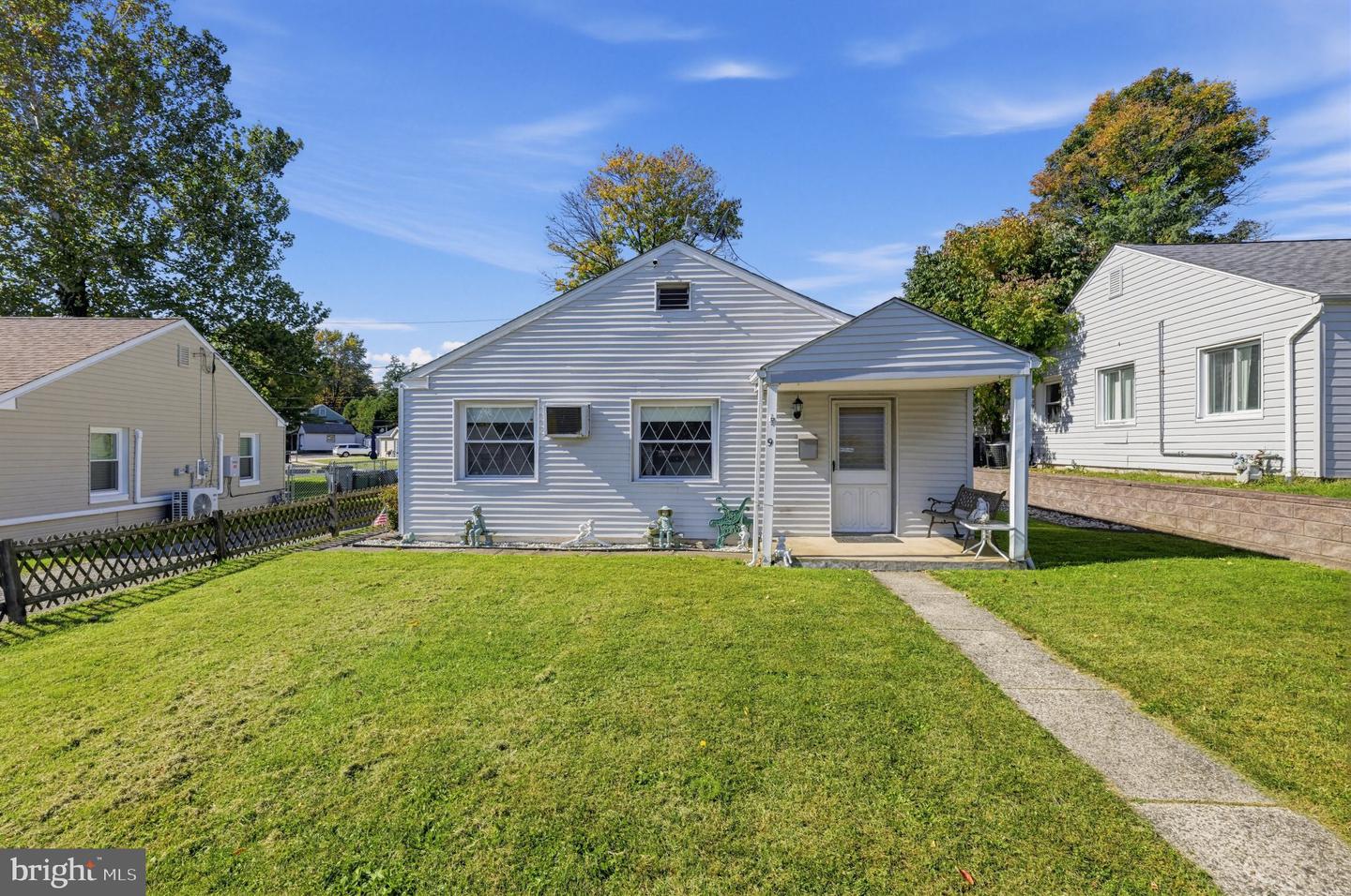 9 SCARLET AVE Property Photo 1