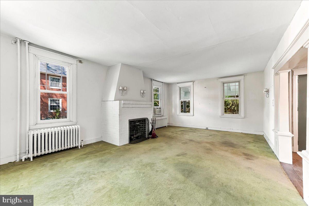 125 E Sylvan Ave Property Photo 3
