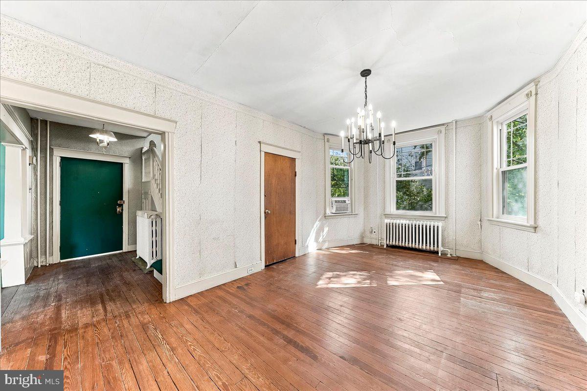 125 E Sylvan Ave Property Photo 5