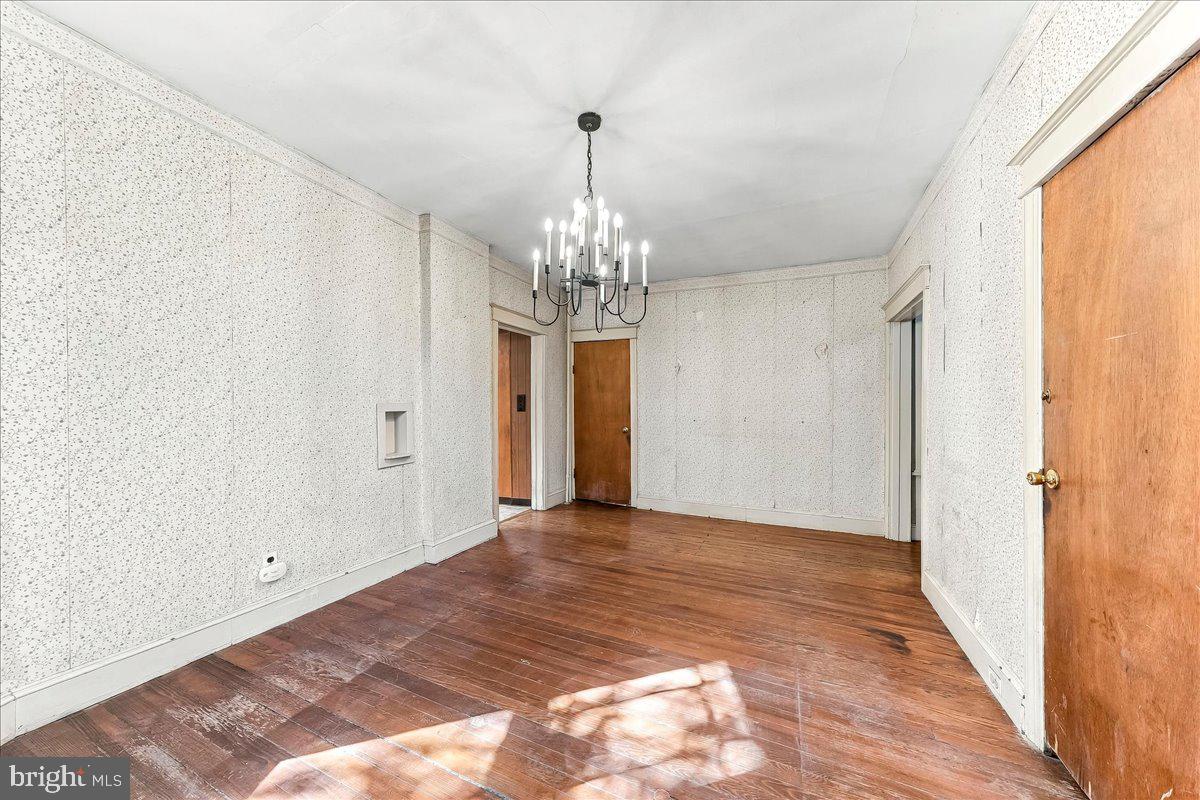 125 E Sylvan Ave Property Photo 6